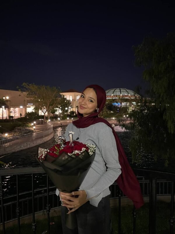 Maroon modal kuwaity